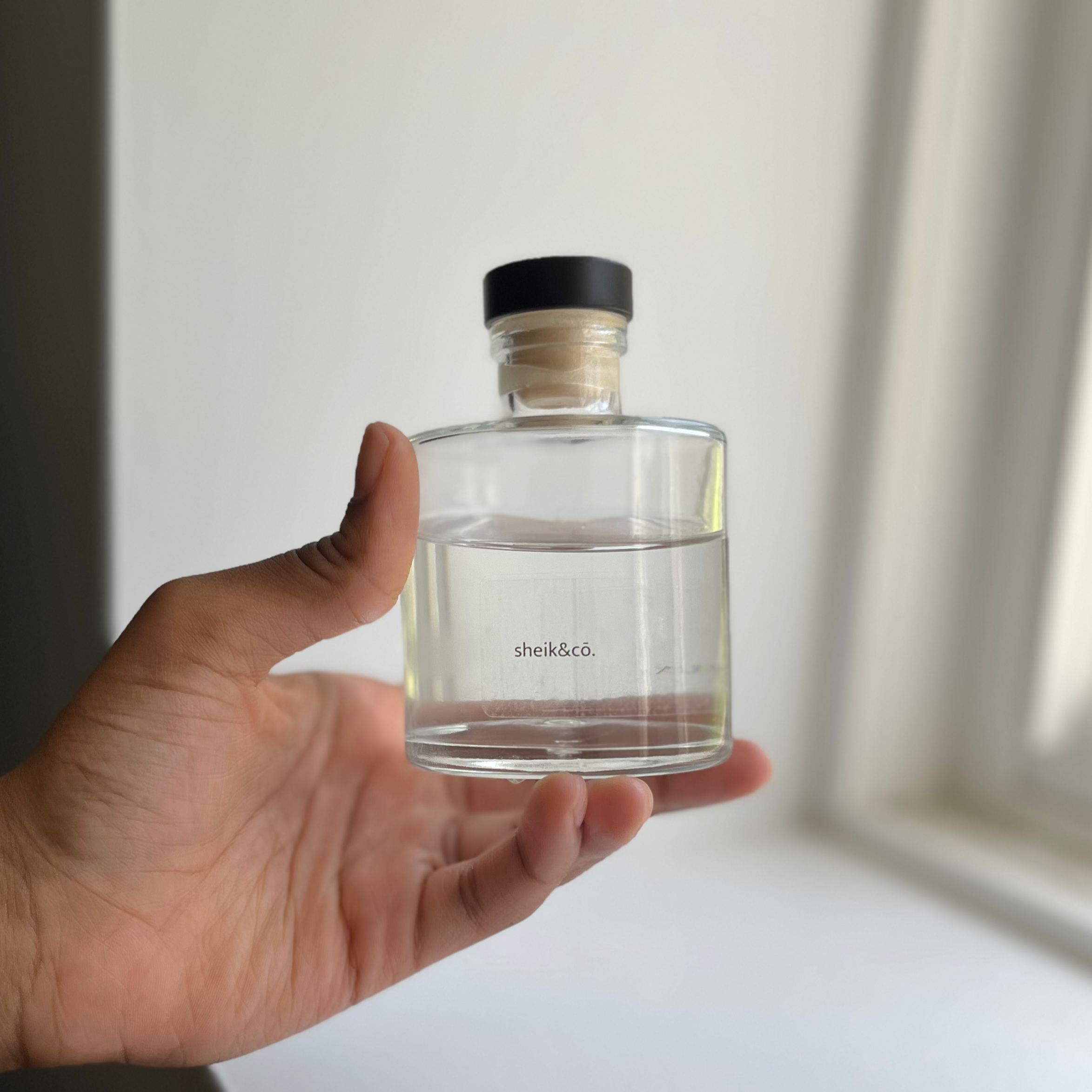 reed diffuser with clean ingredients - free from carcinogens, mutagens, reproductive toxins, organ toxins, acute toxins, formulated without phthalates, and ingredients found on California's Proposition 65 list