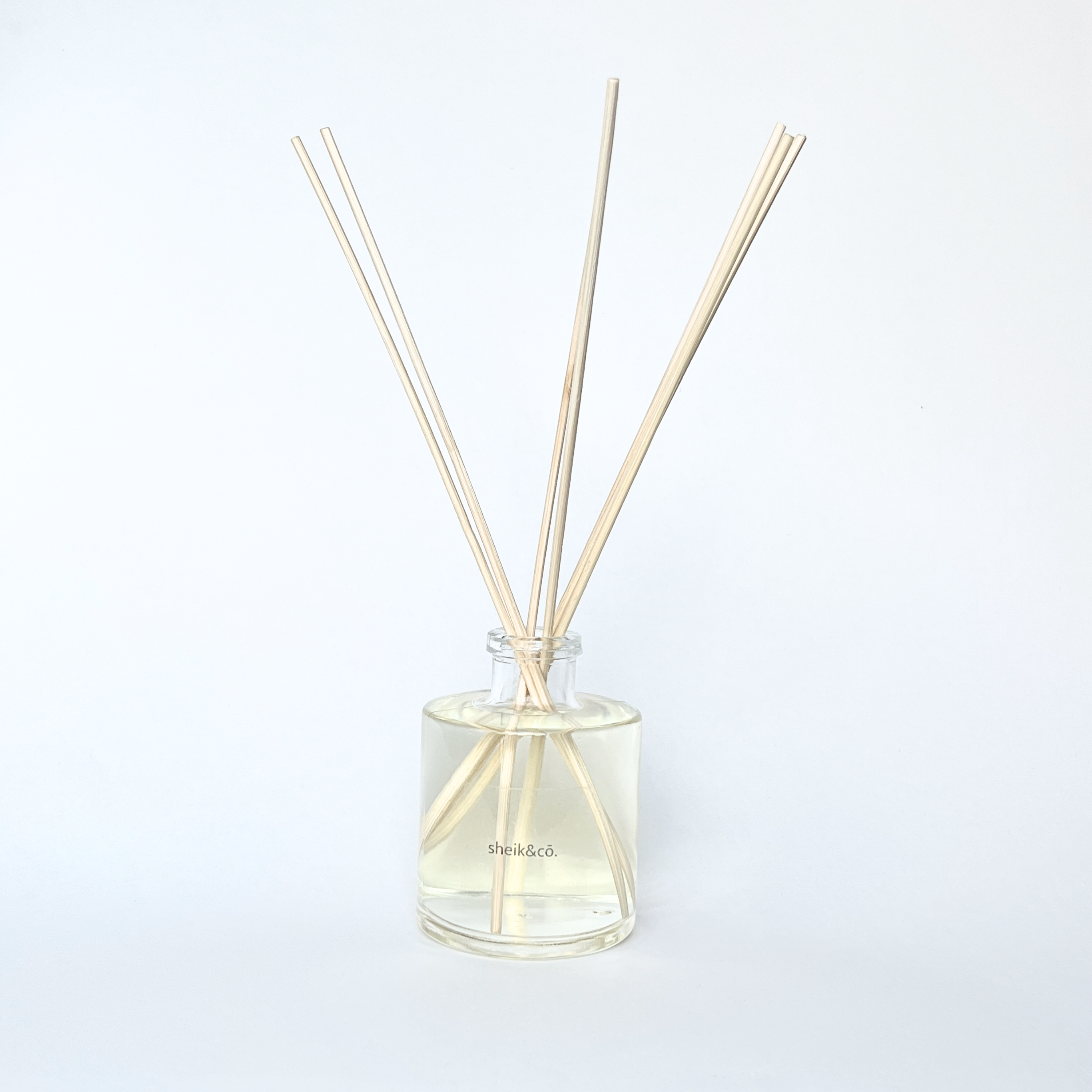 reed diffuser with clean ingredients - free from carcinogens, mutagens, reproductive toxins, organ toxins, acute toxins, formulated without phthalates, and ingredients found on California's Proposition 65 list